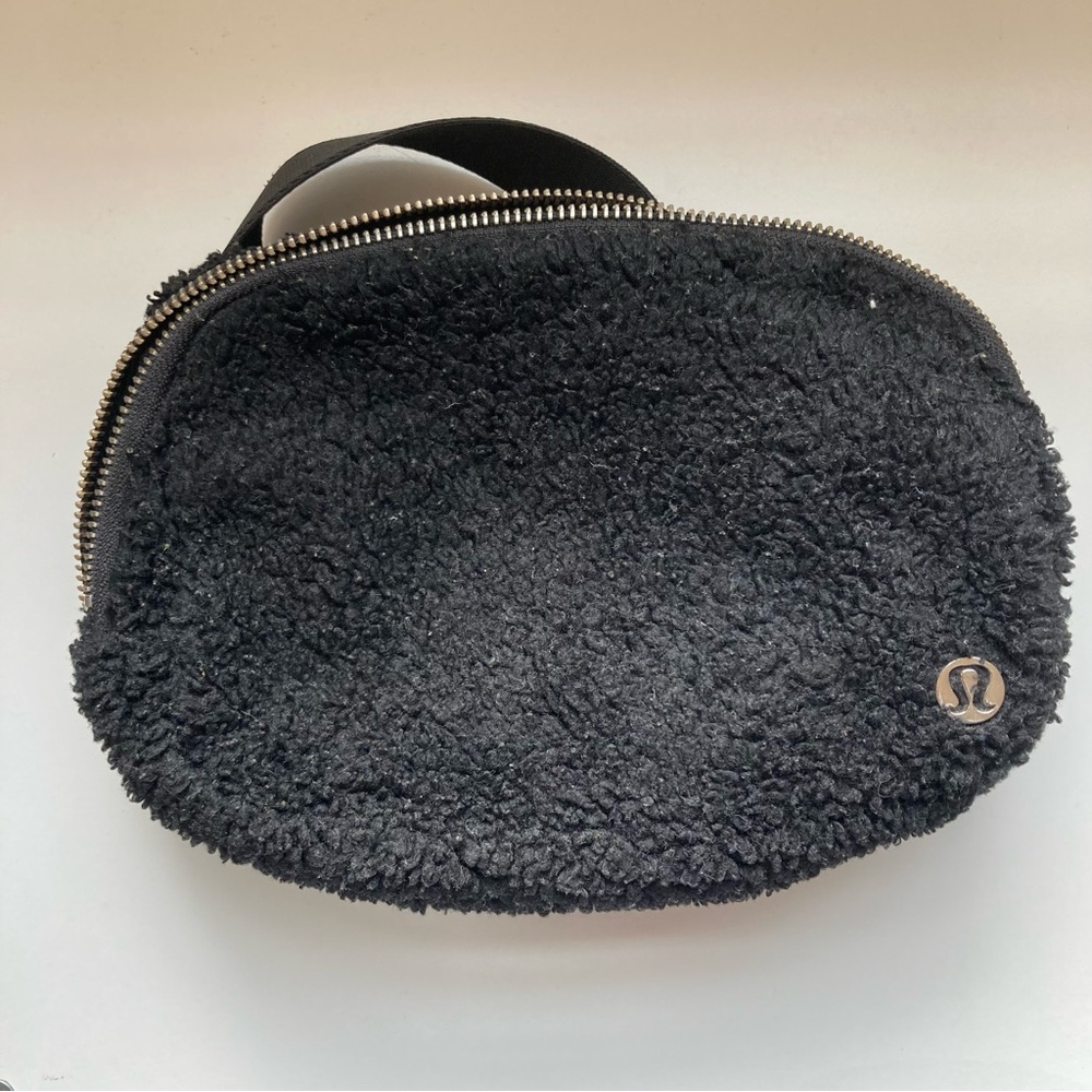 Lululemon Black Sherpa Bag
